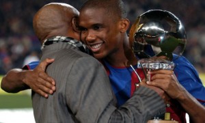 Barcelona's Samuel Eto'o recieves his African Footballer of the Year Award from his father before the game against Real Mallorca